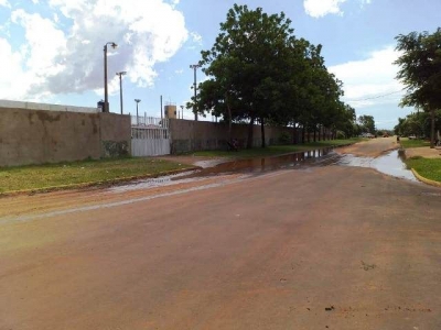 Celinha pede a construção de uma drenagem para escoamento de água pluvial na Rua Ayrton Senna, em frente à AVECEL.