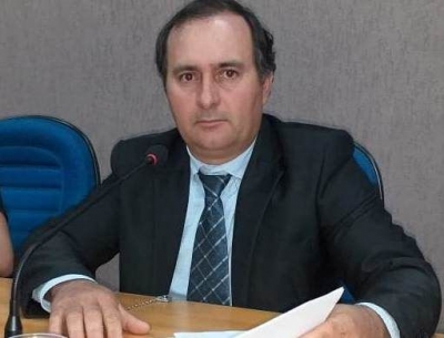 Robertinho solicita iluminação pública que liga a Escola Eneil Vargas até o Hospital Municipal