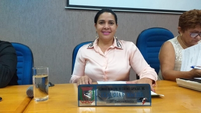 Vereadora Claudinha pede ao Prefeito Rudi Paetzold a inclusão do adicional insalubridade e 14º salário nos vencimentos d