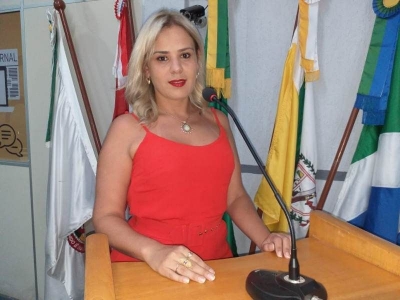 Vereadora Niágara Kraiesvki pede ao Dep. Beto Pereira uma retroescavadeira e um ônibus para o município. 