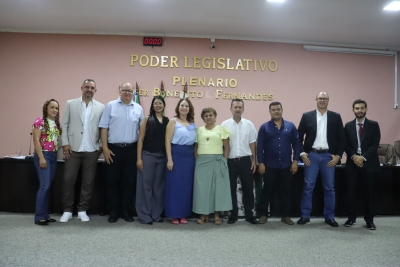 Câmara Municipal pede a Prefeita Niágara Kraievski que faça aquisição de kit escolar e uniforme para alunos da rede muni