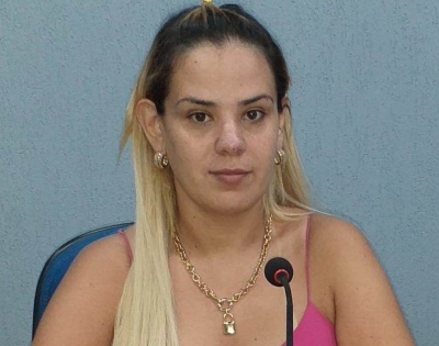 Vereadora Niágara Kraievski agradece a reforma e agora pede iluminação do Parquinho Infantil, localizado ao lodo Campo d